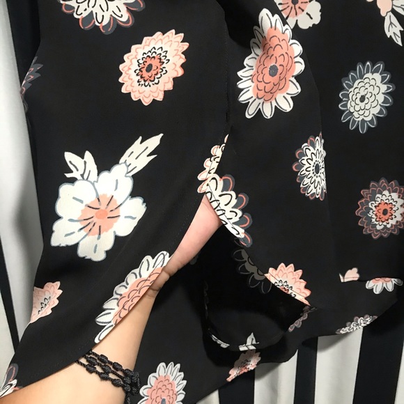 062 Loft Sheer Flowery Top - Picture 3 of 4